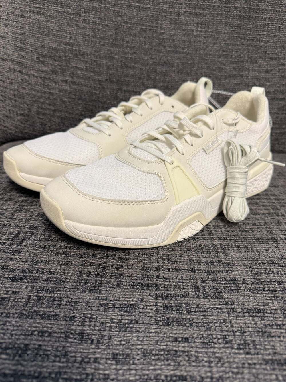 OluKai Anau Sneaker Size M11.5 White Court Shoes Brand New